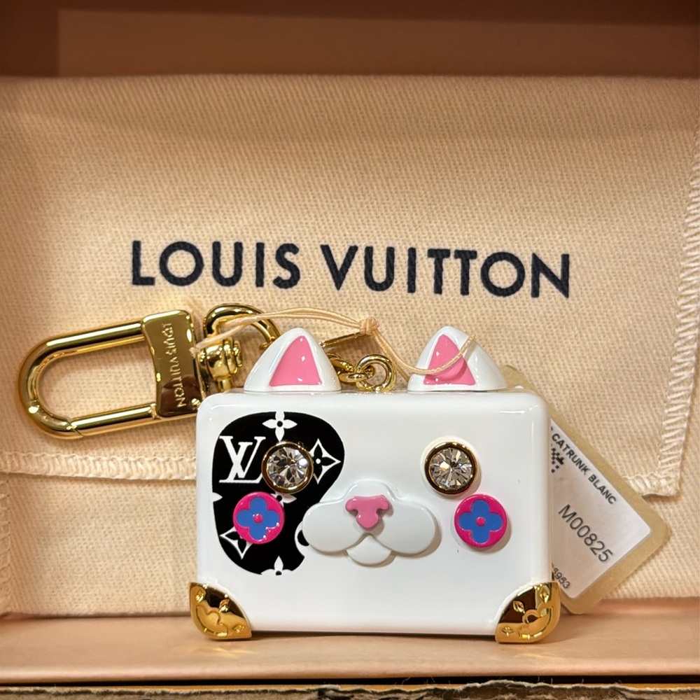 NEW never used CATRUNK Louis Vuitton keychain bag charm so cute cat lovers need!